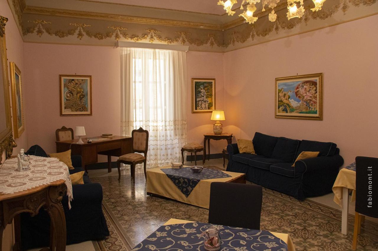 Casa De Rollo Bed & Breakfast Noto Exterior photo
