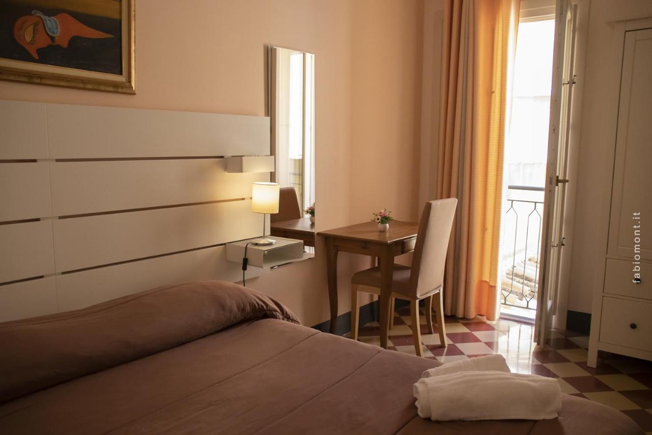 Casa De Rollo Bed & Breakfast Noto Exterior photo