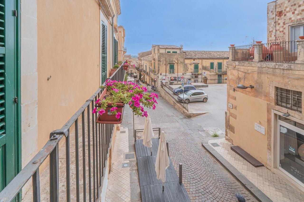 Casa De Rollo Bed & Breakfast Noto Exterior photo